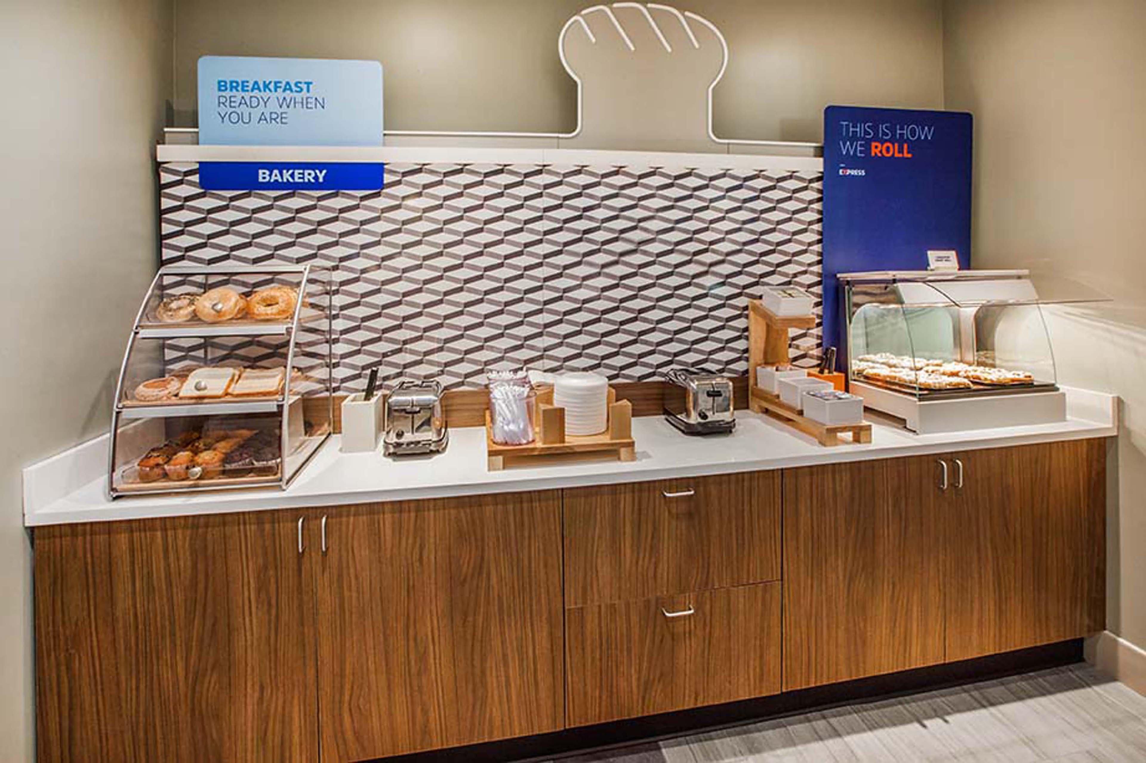 Holiday Inn Express Hotel & Suites Anniston/Oxford By Ihg Esterno foto