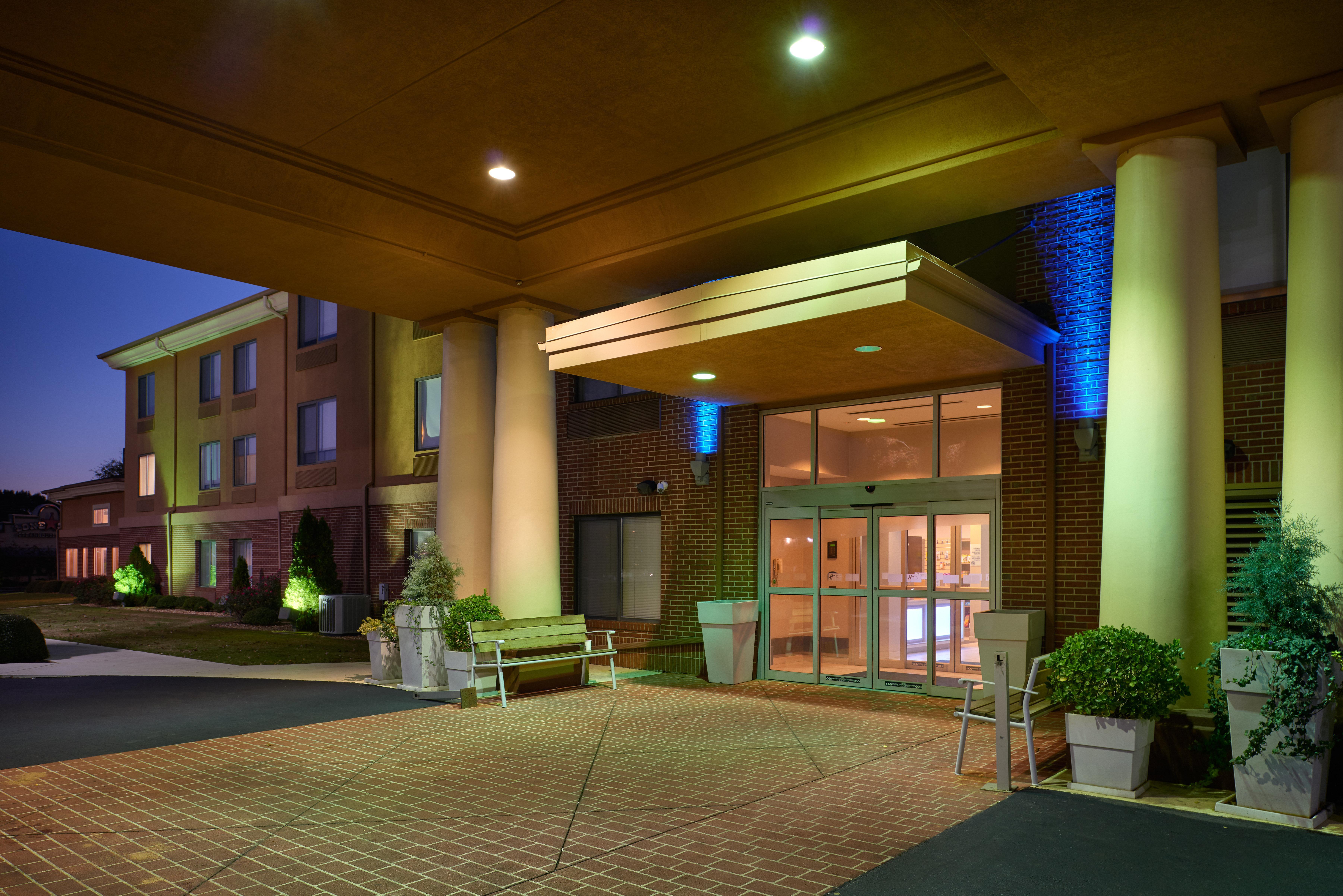 Holiday Inn Express Hotel & Suites Anniston/Oxford By Ihg Esterno foto